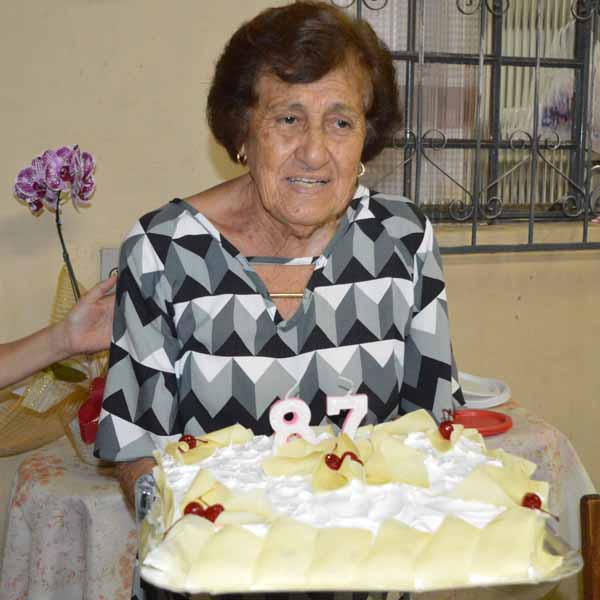 Dinair Furtina Costa comemora 87 anos de idade com festa