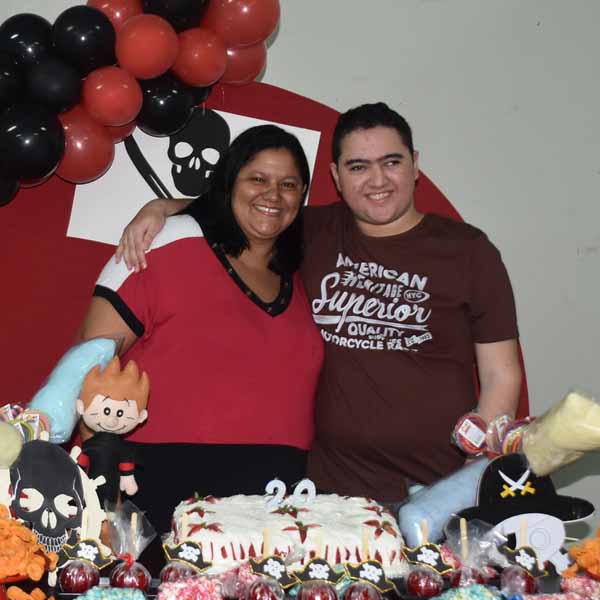 Douglas Paião completa 20 anos e comemora com festa