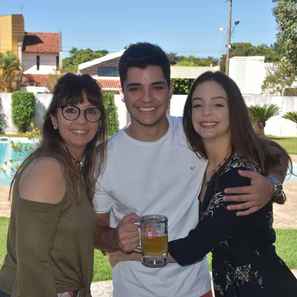 João Victor Canevari celebra a chegada dos seus 22 anos