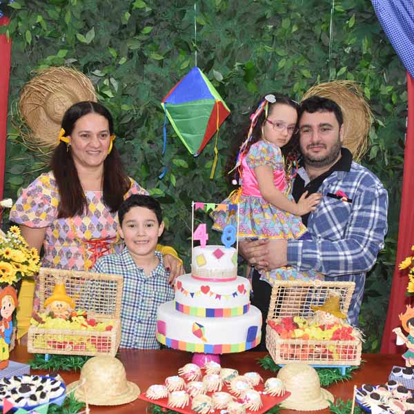 Os irmãos Matheus e Ana Beatriz festeja aniversário em dose dupla