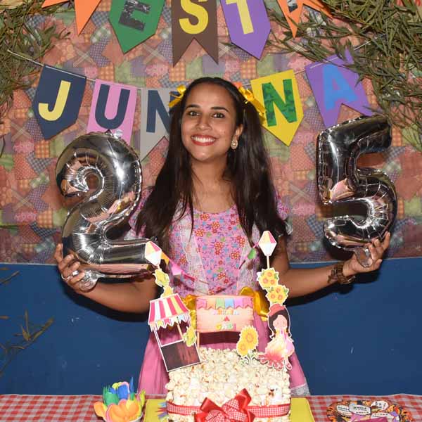 Gabriela Fogassa comemorou seus 25 aninhos com festa