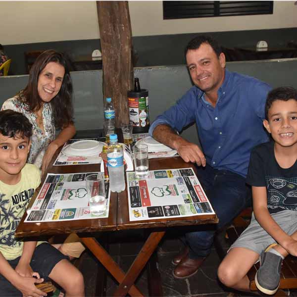 Dom Pepe Pizzaria recebe Cidão Voz & Percussão