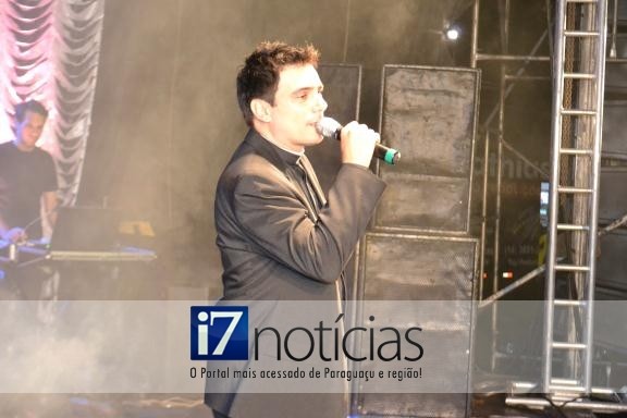 RETROSPECTIVA - 12/03/2013 - Pe. Juarez realiza show em Paraguaçu