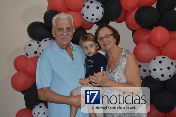 RETROSPECTIVA - 19/01/2014 - Fernandinho comemora 3 aninhos e ganha festa