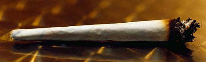 Adolescente é flagrado fumando maconha