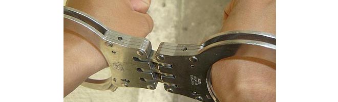 Através de denuncias, PM apreende duas pessoas procuradas pela Justiça