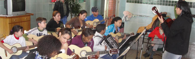 Projeto Brincarte faz apresentação na Apae e Lar dos Idosos
