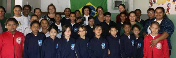 Primeira Dama Sônia Queiróz faz entrega de uniformes nos Projetos Sociais de Paraguaçu