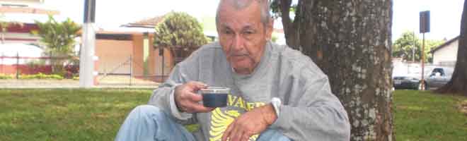 Idoso após ser absolvido de crime passa fome pelas ruas da cidade