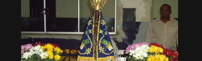 Fiéis comemoram o Dia de Nossa Senhora Aparecida