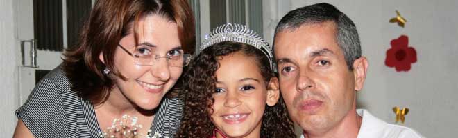 Ana Laura é coroada 1ª Princesa na 8ª Festa Criança Esperança do Amanhã das Luizas.