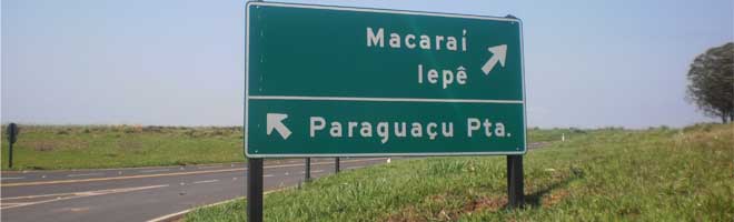Flagra: Placa de sinalização de vicinal escrita de forma incorreta