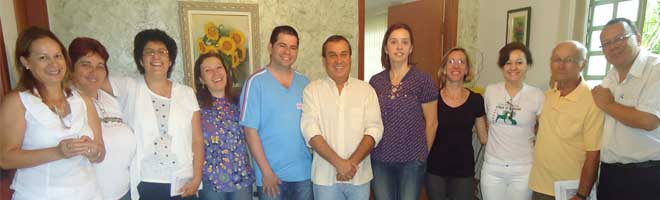 Drª Suely e Drº Vanderley Garms receberam Terço Empresarial nesta manhã