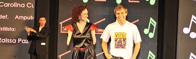 A paraguaçuense Carol Custódio desfilou ao lado de artistas em evento promovido pelo Senado