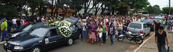 Enterro de Juliana Lopes comove a cidade