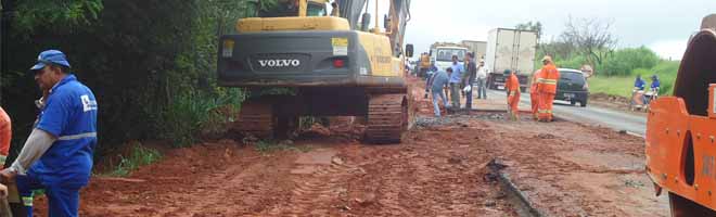 Parte de rodovia que liga Paraguaçu a Quatá cede com as chuvas