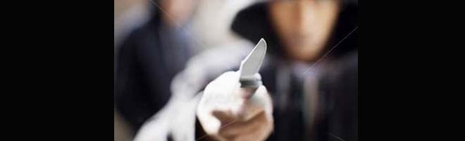 Bandidos com faca assaltam mulher no Campus Universitário de Marília