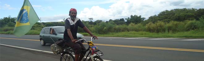 Ciclista à procura de emprego já percorreu 3.500km e passa por Paraguaçu