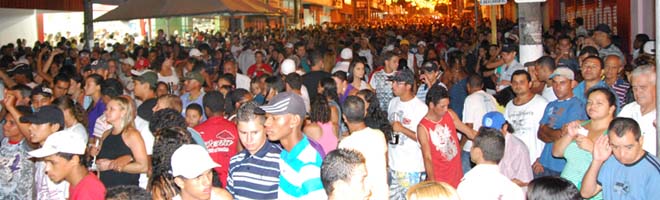 Reveillon na Estância reúne milhares de pessoas numa grande festa na Avenida Paraguaçu