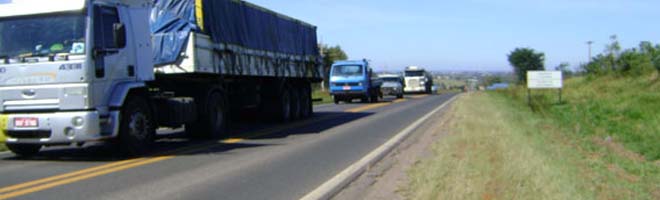 Tráfego na rodovia que liga Paraguaçu a Assis é lento após interdição de parte da pista