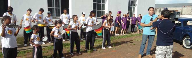 TV Tem e Record gravam especial sobre o Carnaval Estância Folia