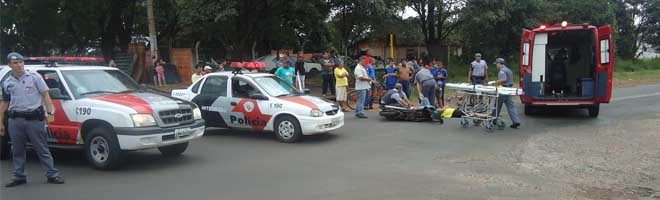 Garoto de bicicleta atravessa rua e colide com Honda/Biz