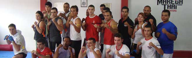 Atletas de Muay Thai são graduados na academia Estilo de Vida