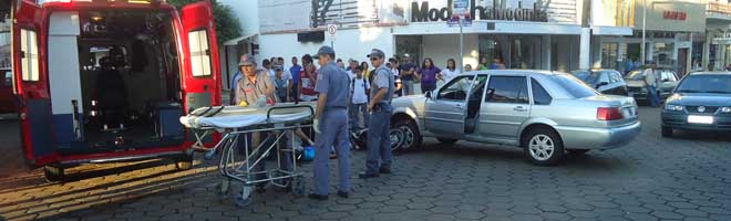 Condutor de Biz é arremessado ao chão, após colisão com Santana