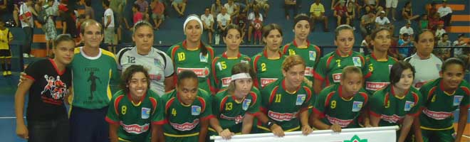 Equipe feminina de futsal de Paraguaçu garante 2ª fase na Copa TV Tem