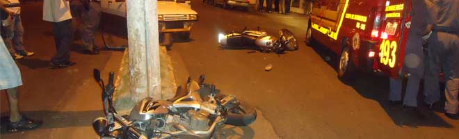 Motorista faz balão e colide em duas motos no centro da cidade