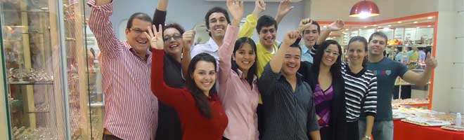 Óptica Jovem é reinaugurada com grande festa
