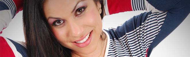 Com toda a sua simpatia e beleza, Natalia Paiva posa para o Teen da Semana