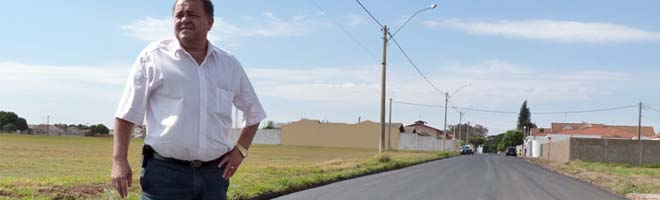 Prefeito Ediney visita obras em Paraguaçu