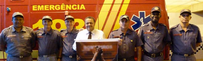 Bombeiros recebem visita do Prefeito Ediney em homenagem pela data comemorativa