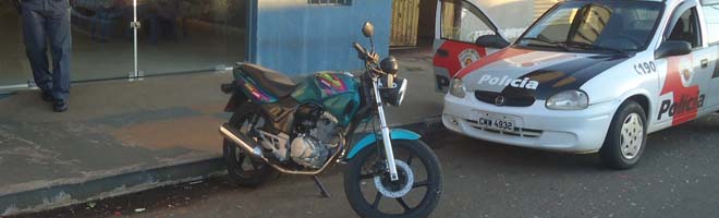 Moto é encontrada abandonada e com a chave no contato na Av. Siqueira Campos