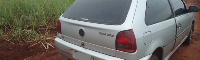 Veículo furtado é encontrado abandonado em canavial