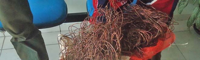 Menores são detidos com 30kg de fios de cobre