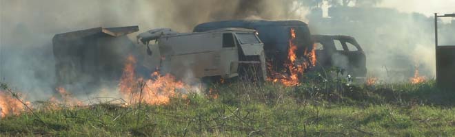 Mais uma vez terreno de madeireira é alvo de incêndio propício do período de seca