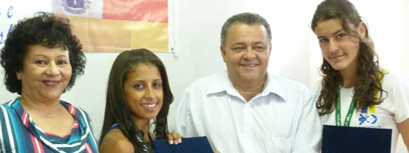 Prefeitura homenageia alunas campeãs do Brasil