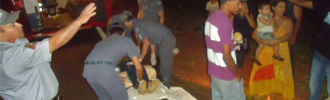 Veículo colide em moto e evade do local sem prestar socorro às vítimas