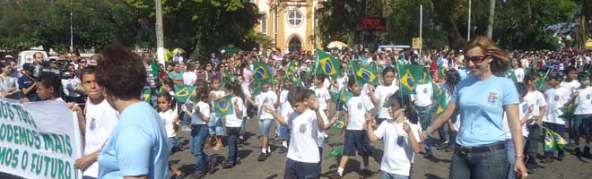 Paraguaçuenses vão à Avenida Paraguaçu para prestigiar Desfile da Independência do Brasil