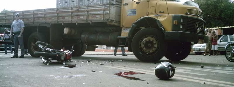 Grave acidente mata motociclista em Assis