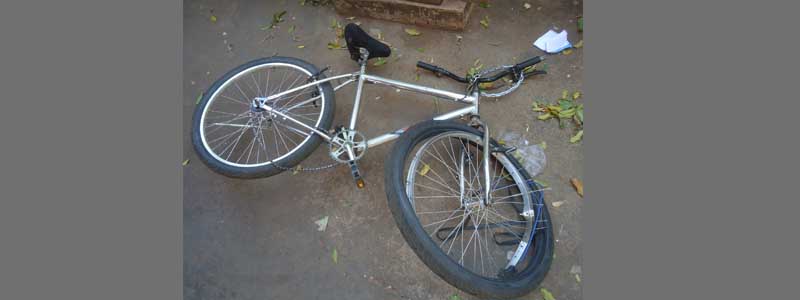 Acidente deixa ciclista gravemente ferido; motociclista evade do local sem prestar socorro
