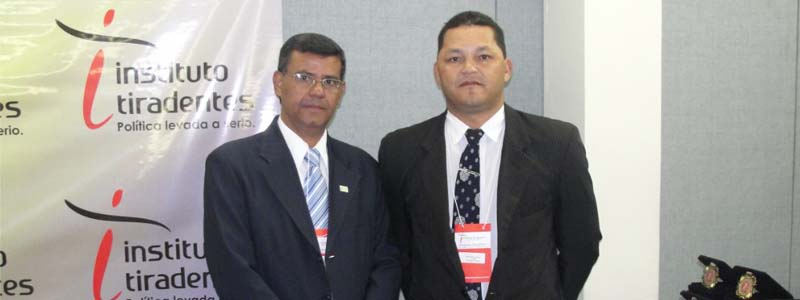 Vereadores de Paraguaçu recebem medalha de importante instituto