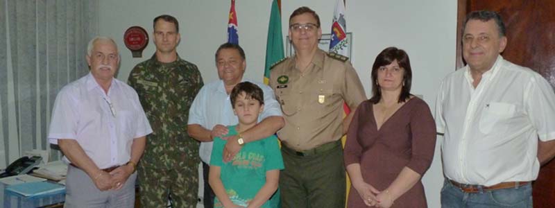 Prefeito Ediney recebe em Paraguaçu a visita do Coronel Henrique