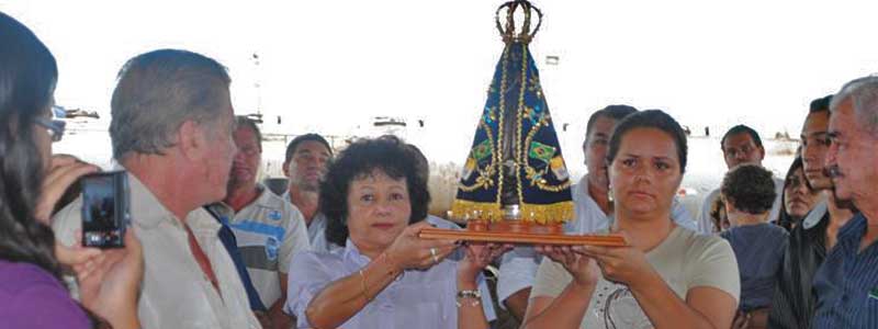 Imagem Peregrina de Nossa Senhora Aparecida percorre Paraguaçu levando bênçãos e muita emoção