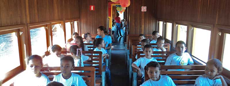Trem Turístico faz passeios para as crianças e no sábado uma surpresa da Prefeitura encerra a festa