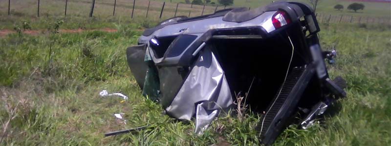 Roda de pick-up se solta e causa acidente com paraguaçuense