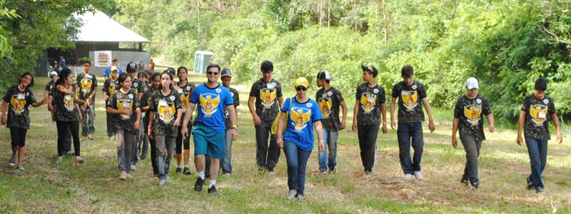 Cerca de 100 estudantes acampam e participam de atividades no Horto Florestal