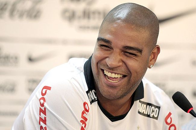 Adriano não consegue implacar